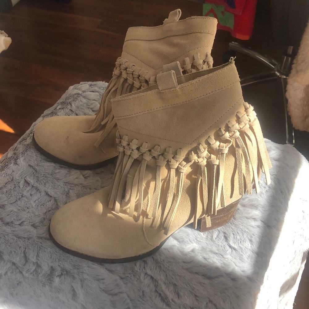 Sbicca tan suede fringe ankle boots block heel